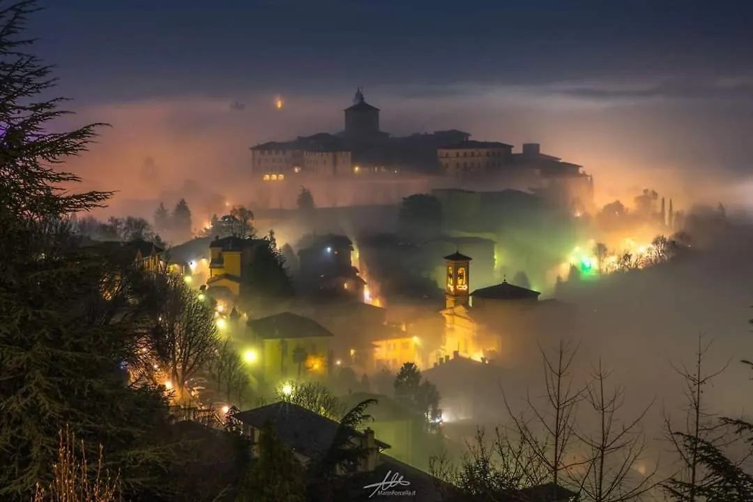 Angolo Del Poeta Bergamo 2*,